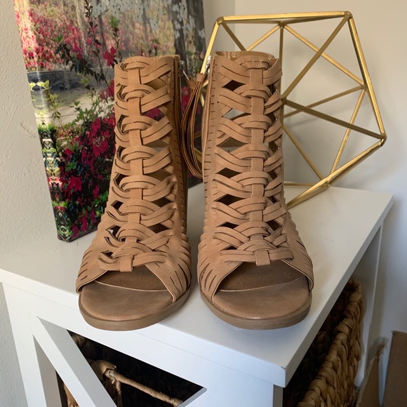 Heels - Picture 5 of 6